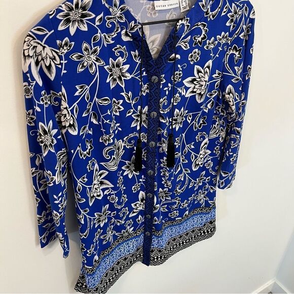 New Susan Graver Printed Liquid Knit Button Front Shirt | Size XXS - Picture 3 of 8